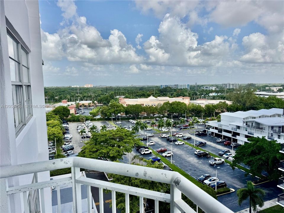For Sale: $245,000 (2 beds, 2 baths, 1251 Square Feet)