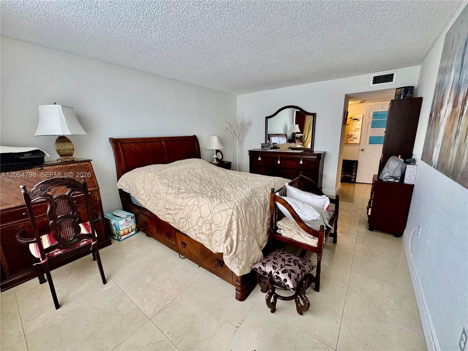 For Sale: $245,000 (2 beds, 2 baths, 1251 Square Feet)