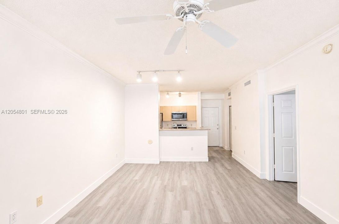 В аренду: $1,900 (1 спален, 1 ванн, 736 Квадратных фут)