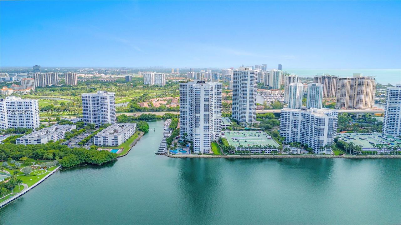 For Sale: $479,000 (2 beds, 2 baths, 1353 Square Feet)