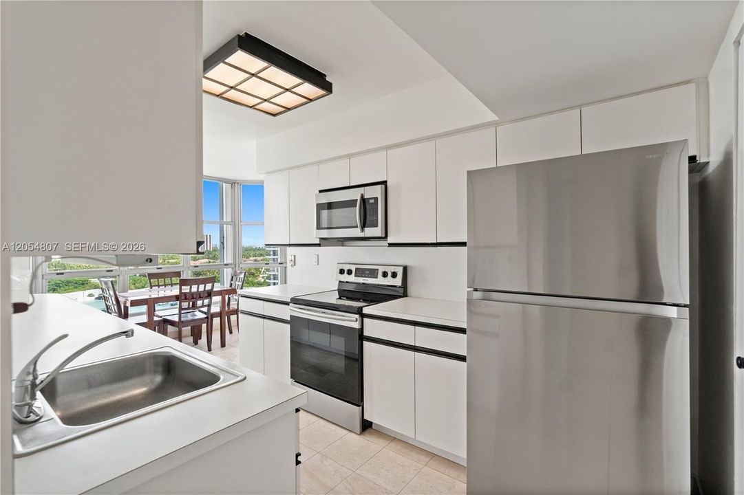 For Sale: $479,000 (2 beds, 2 baths, 1353 Square Feet)
