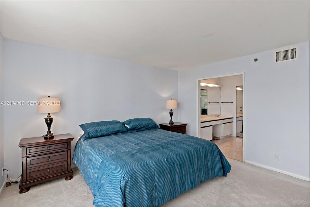 For Sale: $479,000 (2 beds, 2 baths, 1353 Square Feet)