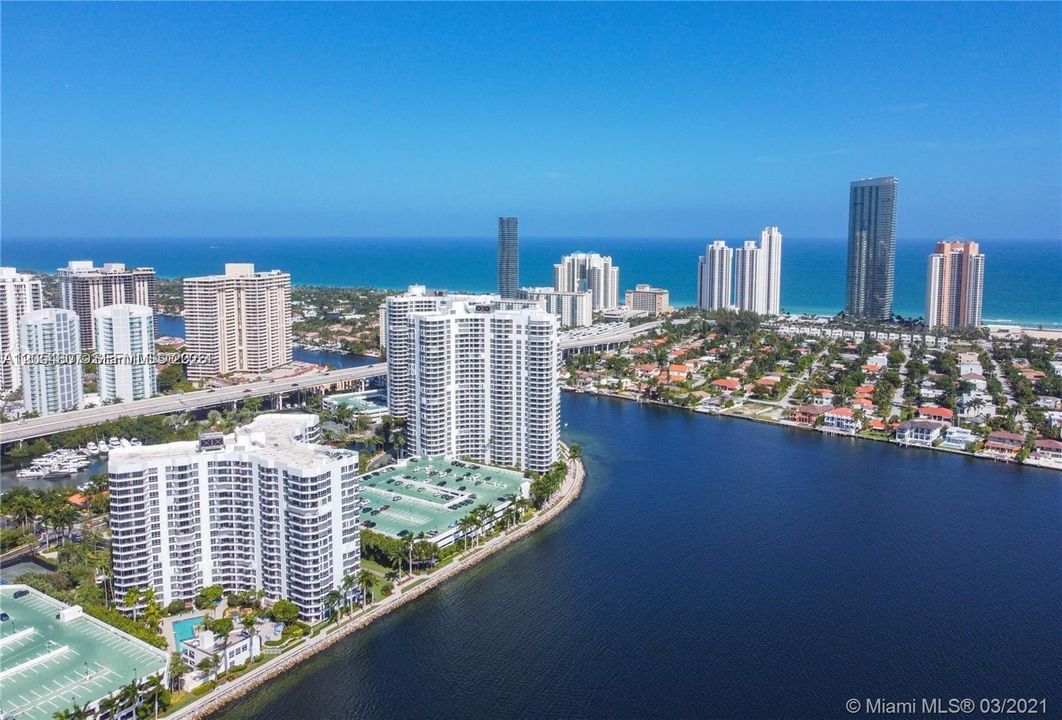 For Sale: $479,000 (2 beds, 2 baths, 1353 Square Feet)