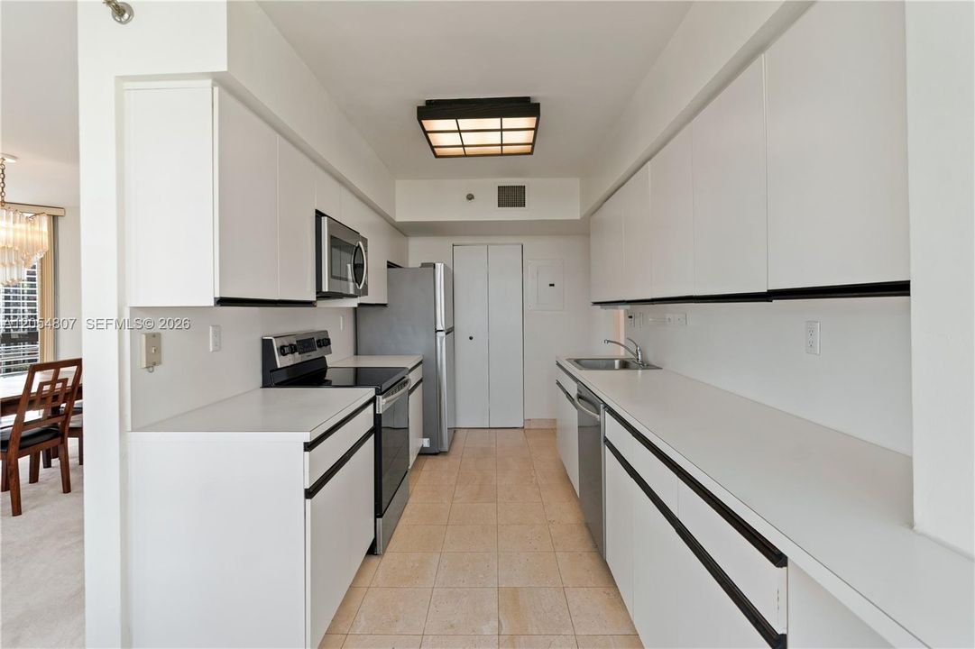 For Sale: $479,000 (2 beds, 2 baths, 1353 Square Feet)
