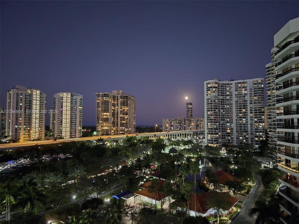 For Sale: $479,000 (2 beds, 2 baths, 1353 Square Feet)