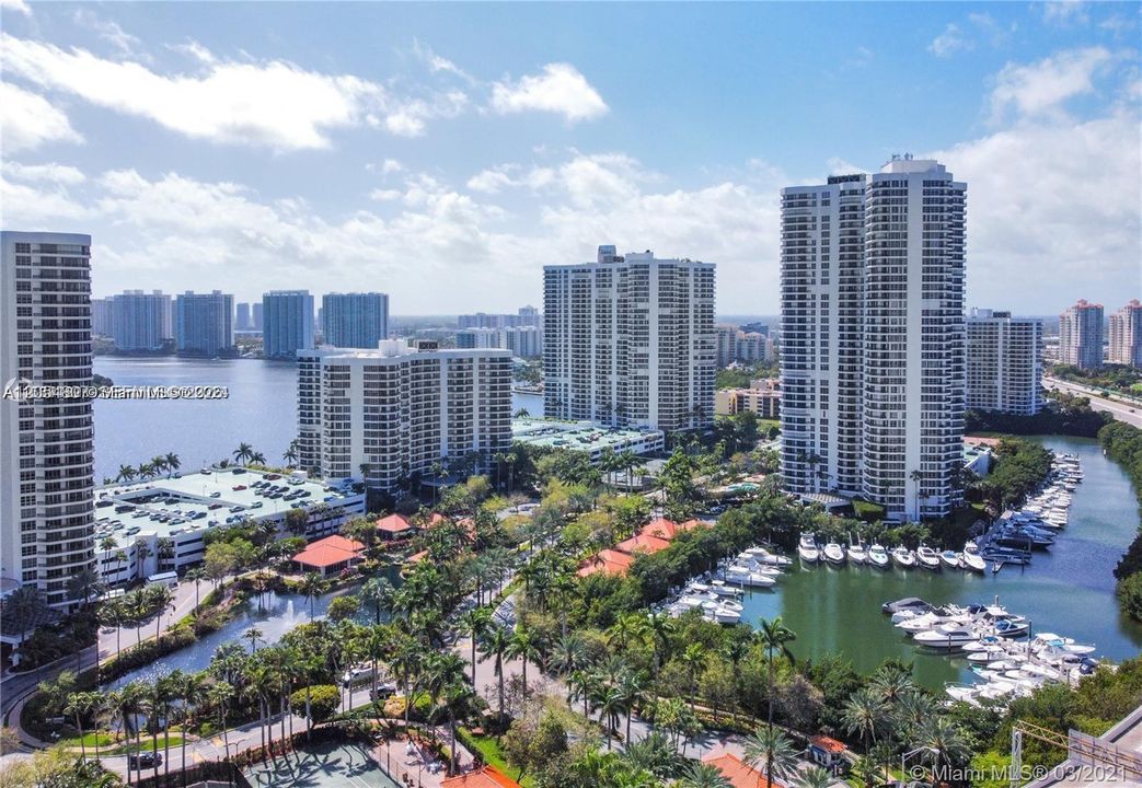 For Sale: $479,000 (2 beds, 2 baths, 1353 Square Feet)