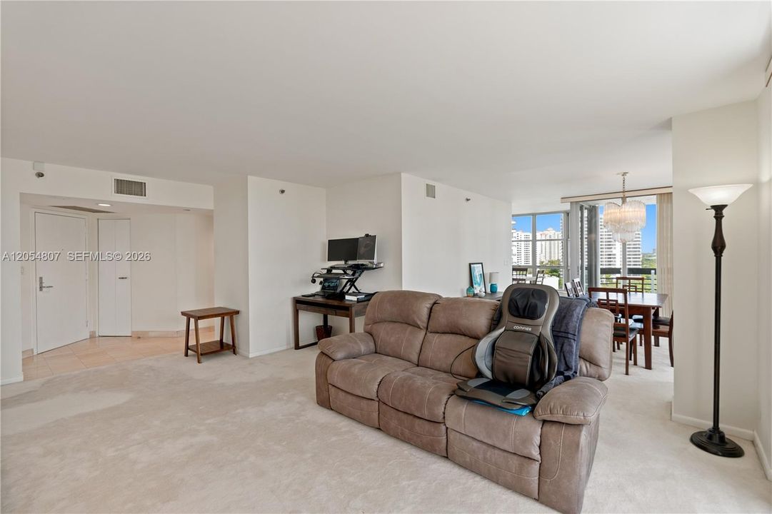 For Sale: $479,000 (2 beds, 2 baths, 1353 Square Feet)