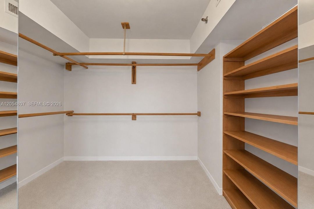 For Sale: $479,000 (2 beds, 2 baths, 1353 Square Feet)