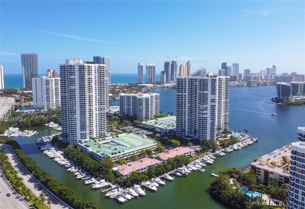 For Sale: $479,000 (2 beds, 2 baths, 1353 Square Feet)