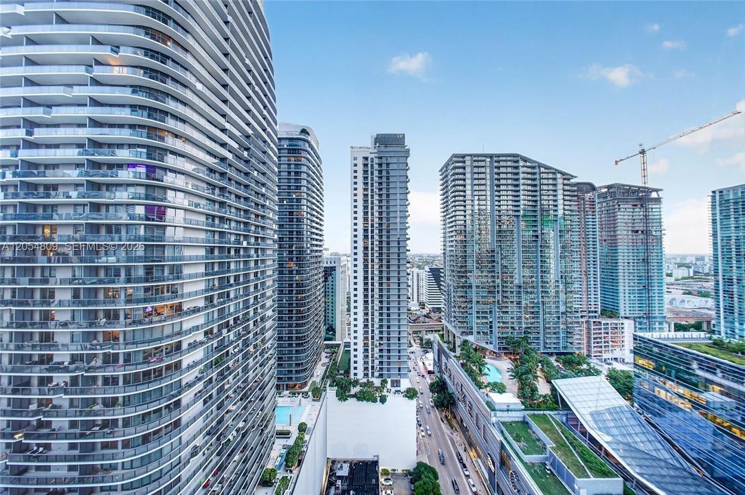На продажу: $999,999 (2 спален, 2 ванн, 1253 Квадратных фут)