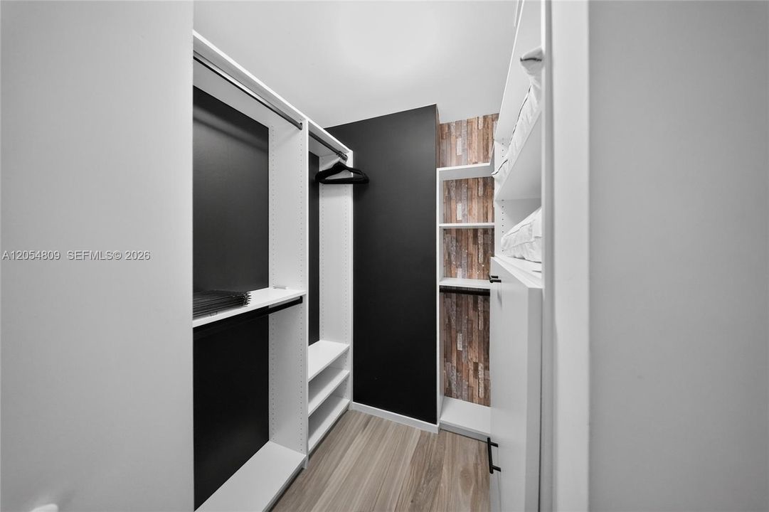 На продажу: $999,999 (2 спален, 2 ванн, 1253 Квадратных фут)