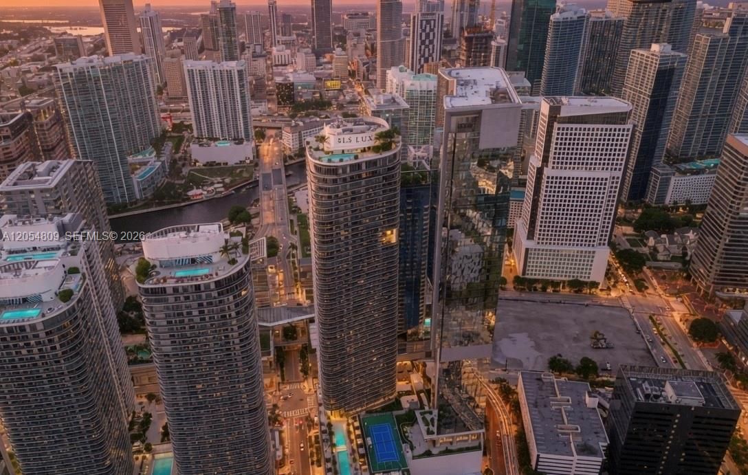 На продажу: $999,999 (2 спален, 2 ванн, 1253 Квадратных фут)
