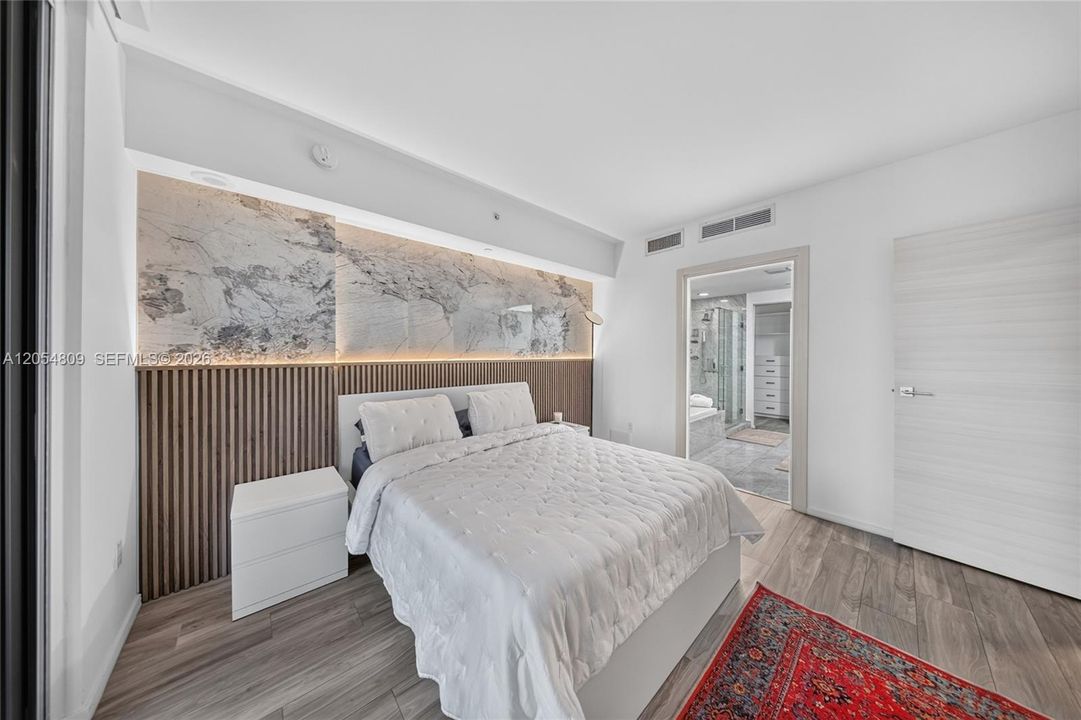 На продажу: $999,999 (2 спален, 2 ванн, 1253 Квадратных фут)