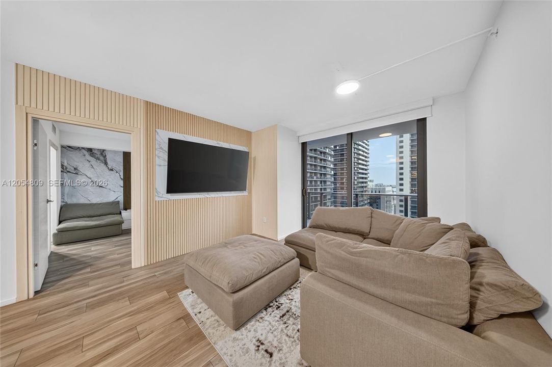 На продажу: $999,999 (2 спален, 2 ванн, 1253 Квадратных фут)