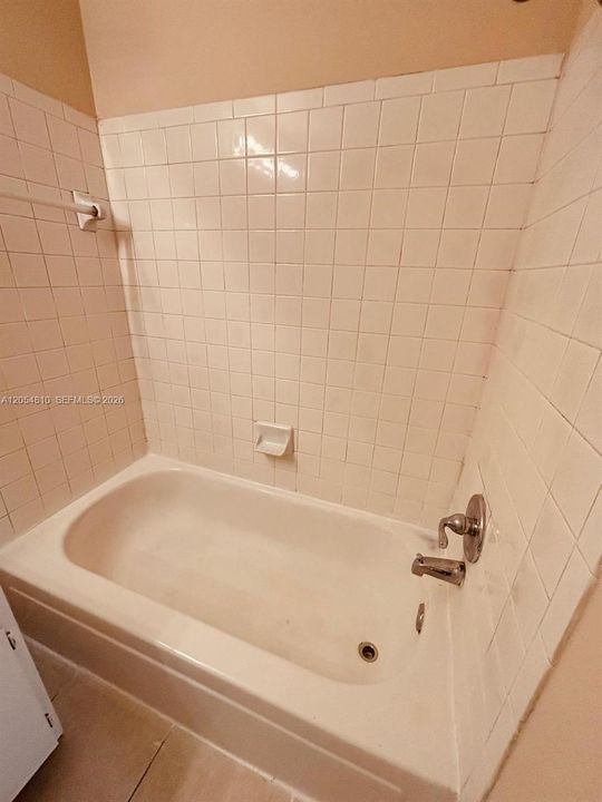 For Rent: $1,500 (1 beds, 1 baths, 834 Square Feet)