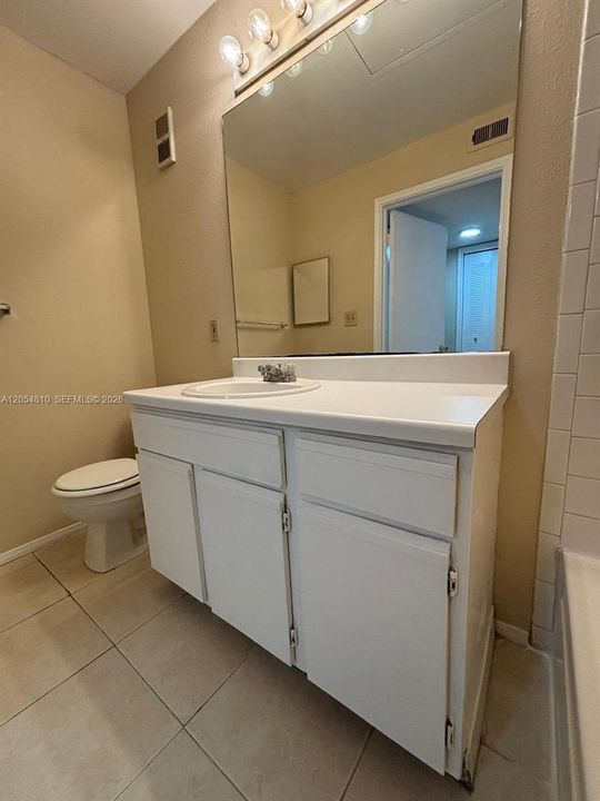 For Rent: $1,500 (1 beds, 1 baths, 834 Square Feet)