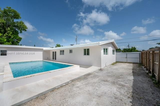 На продажу: $685,000 (5 спален, 3 ванн, 1612 Квадратных фут)