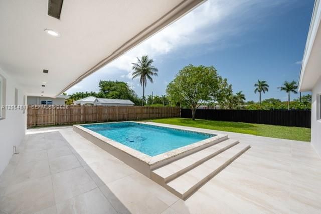 На продажу: $685,000 (5 спален, 3 ванн, 1612 Квадратных фут)