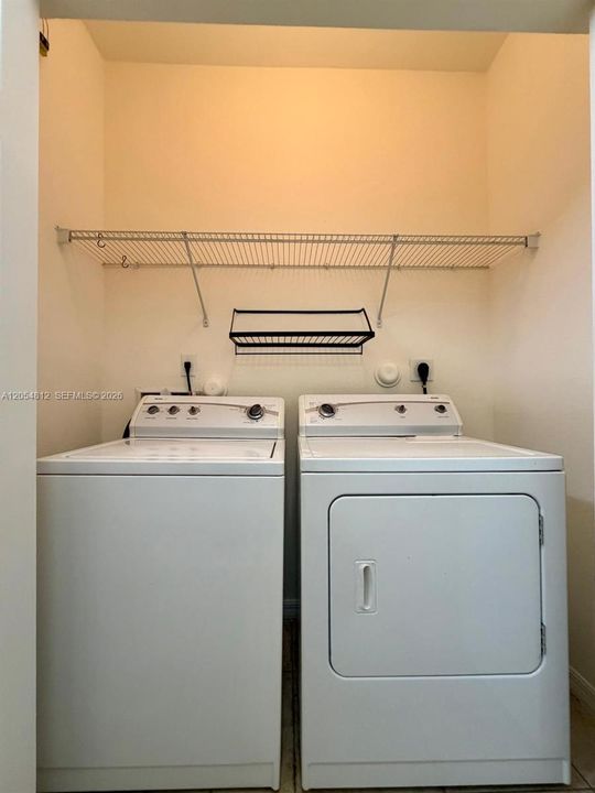Active With Contract: $2,900 (3 beds, 2 baths, 1678 Square Feet)