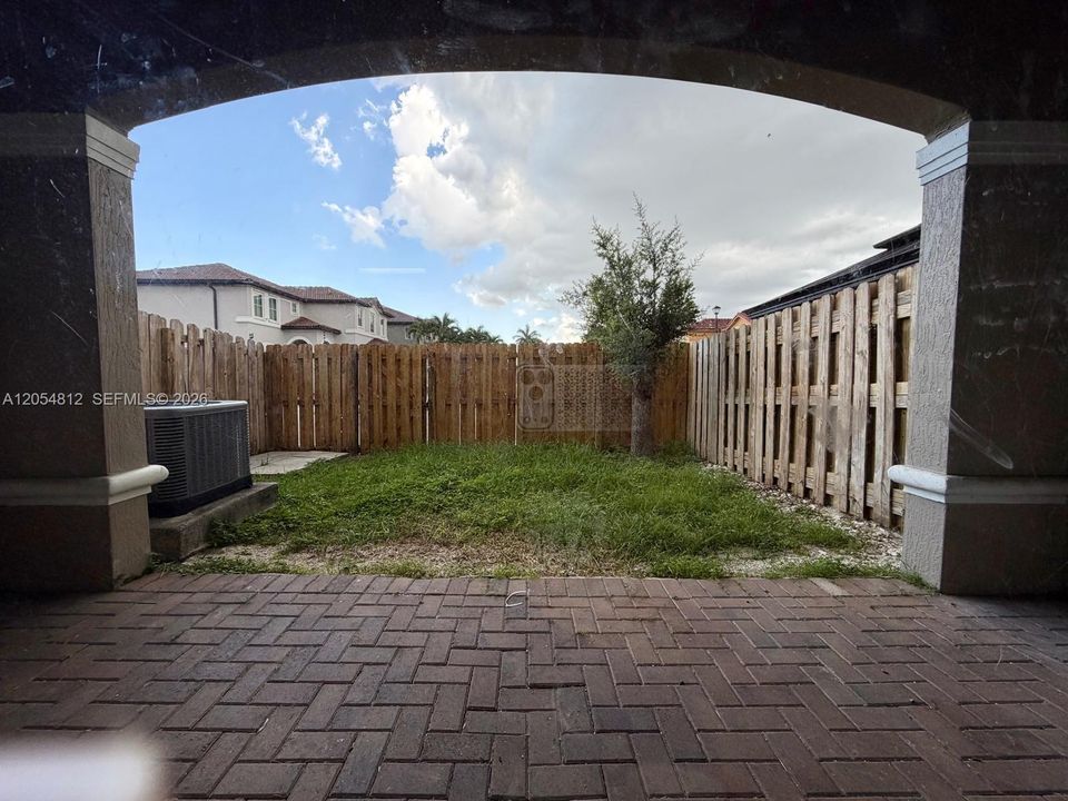 Active With Contract: $2,900 (3 beds, 2 baths, 1678 Square Feet)