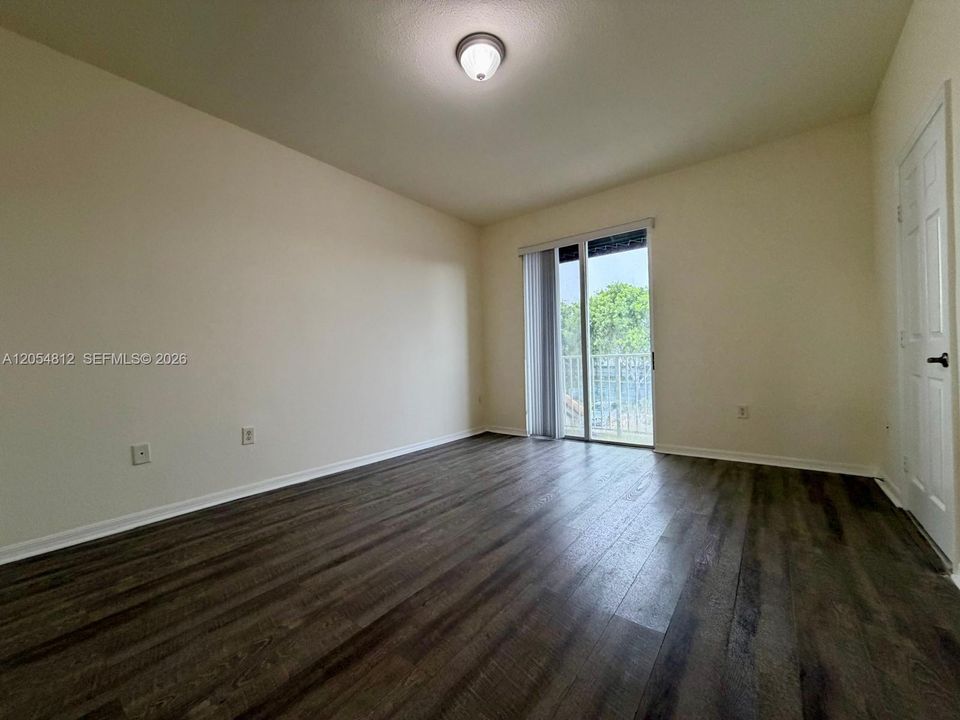 Active With Contract: $2,900 (3 beds, 2 baths, 1678 Square Feet)
