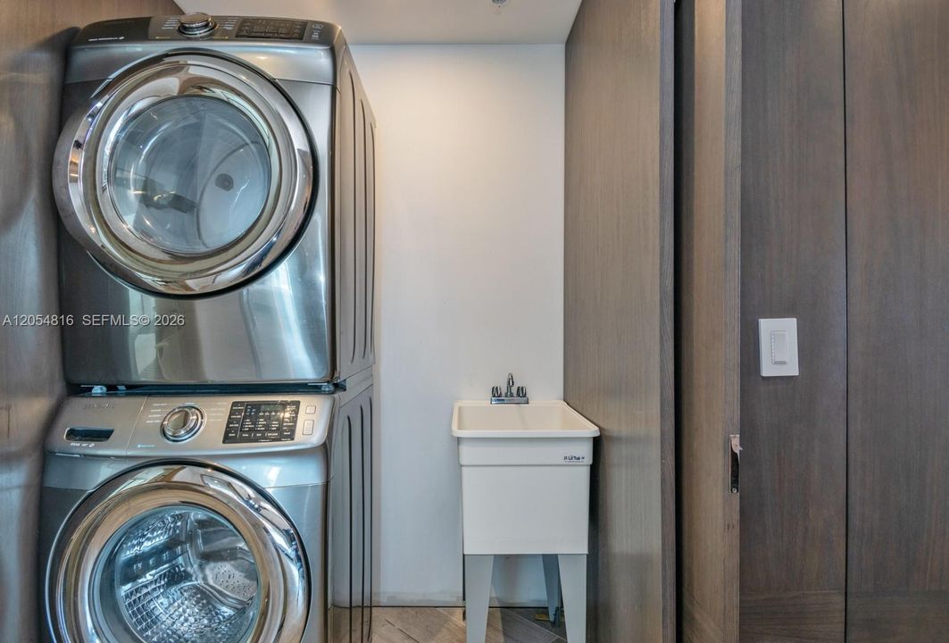 В аренду: $9,000 (3 спален, 3 ванн, 2219 Квадратных фут)