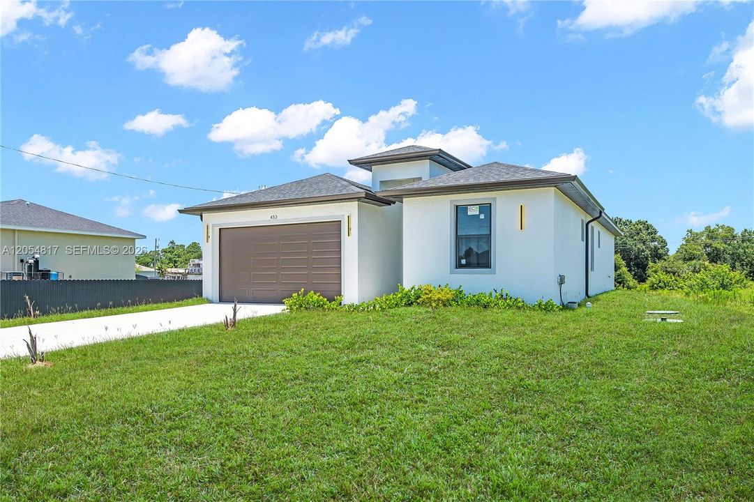 На продажу: $299,900 (3 спален, 2 ванн, 1170 Квадратных фут)