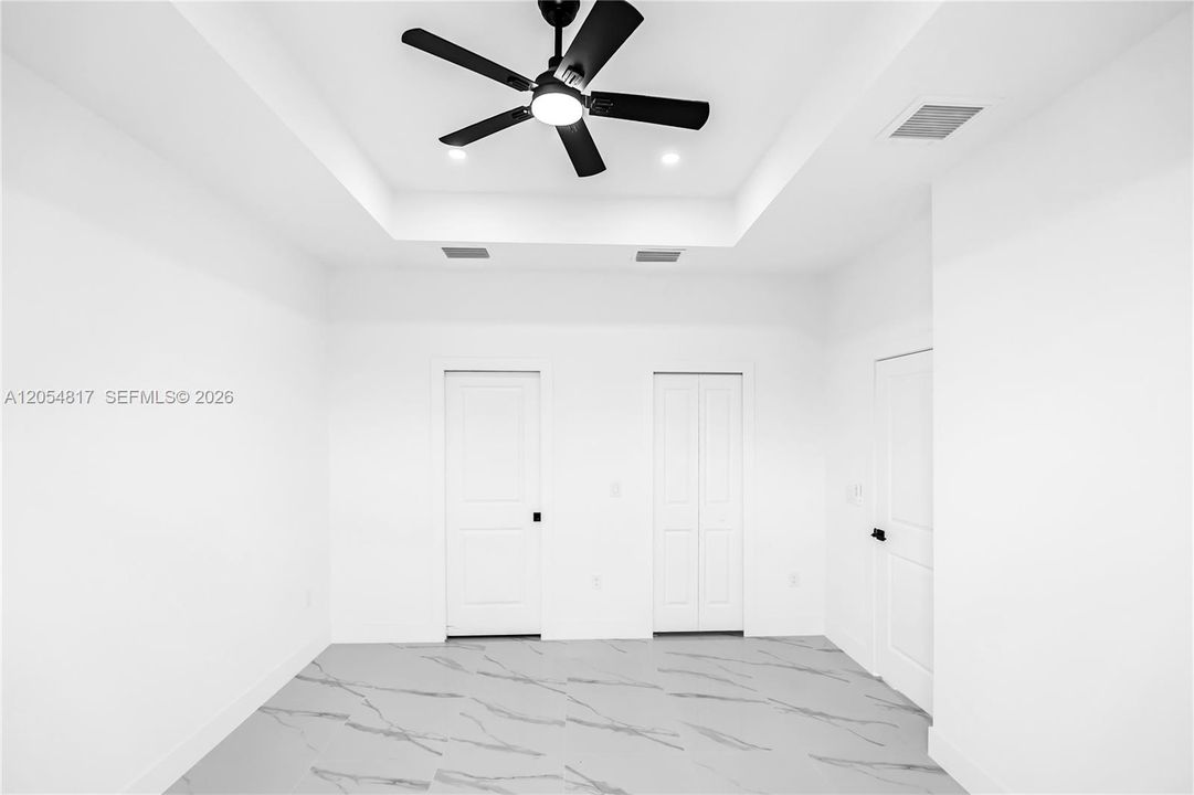 На продажу: $299,900 (3 спален, 2 ванн, 1170 Квадратных фут)