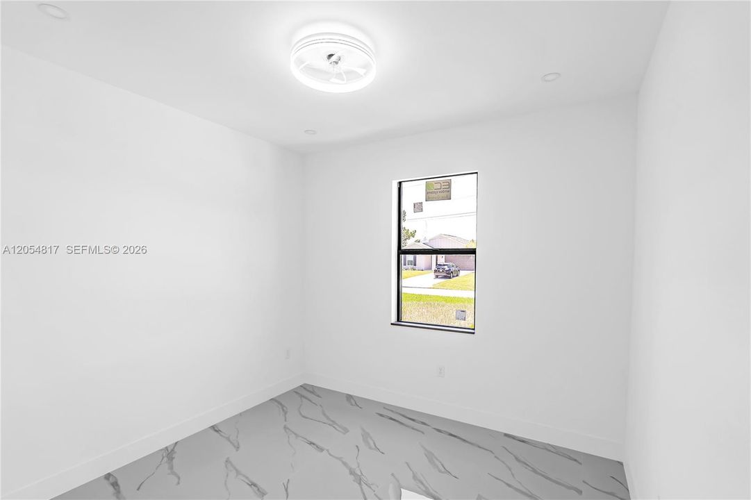 На продажу: $299,900 (3 спален, 2 ванн, 1170 Квадратных фут)