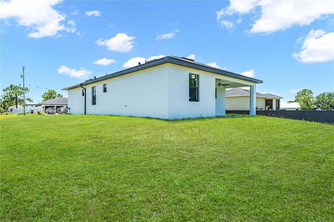 На продажу: $299,900 (3 спален, 2 ванн, 1170 Квадратных фут)