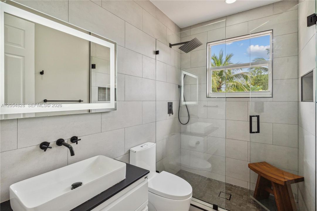 En Venta: $2,575,000 (5 camas, 5 baños, 4858 Pies cuadrados)