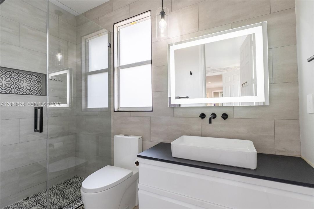 En Venta: $2,575,000 (5 camas, 5 baños, 4858 Pies cuadrados)