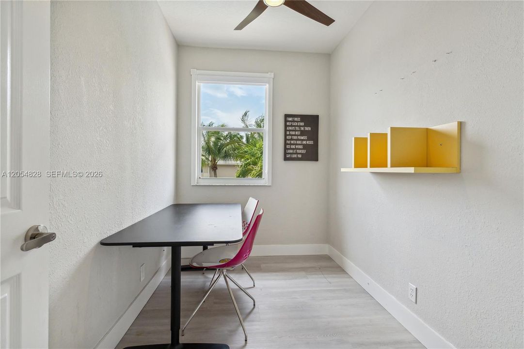 En Venta: $2,575,000 (5 camas, 5 baños, 4858 Pies cuadrados)