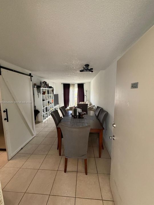 En Venta: $287,000 (2 camas, 2 baños, 816 Pies cuadrados)