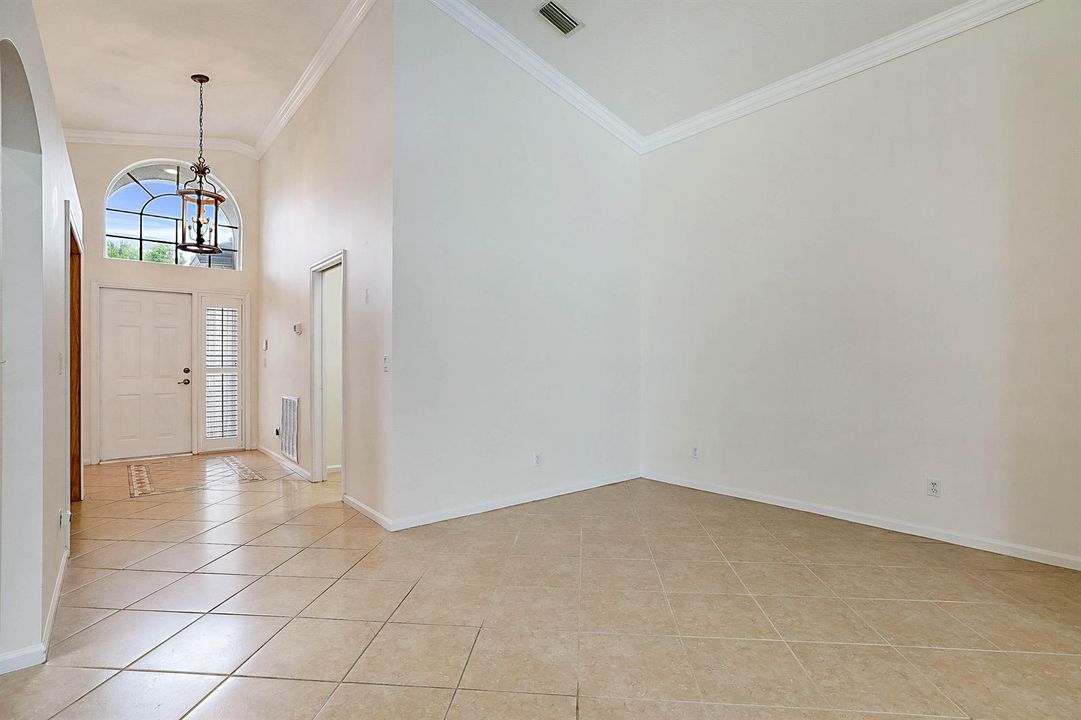 Entry/Dining Area
