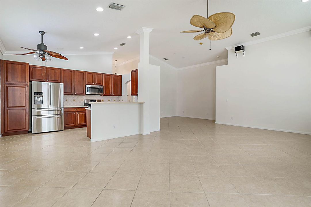 Kitchen/Living Area