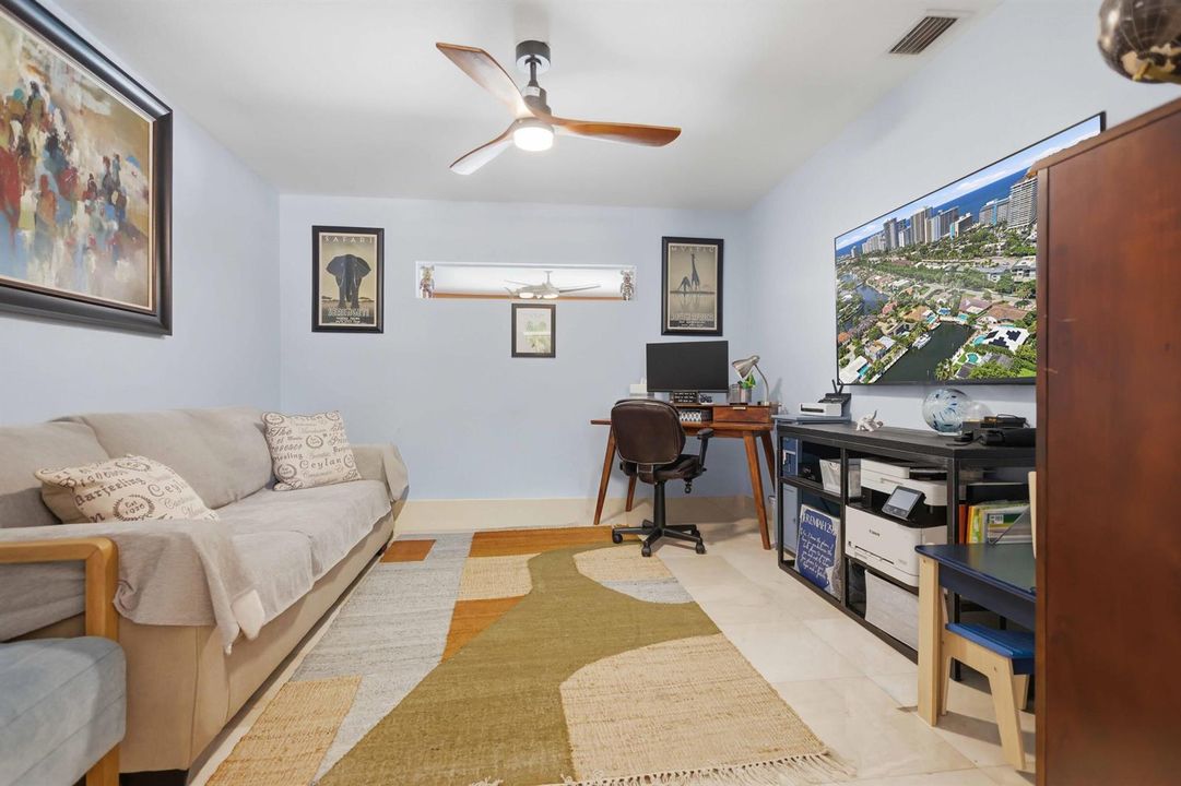 4th bedroom Office 3316
