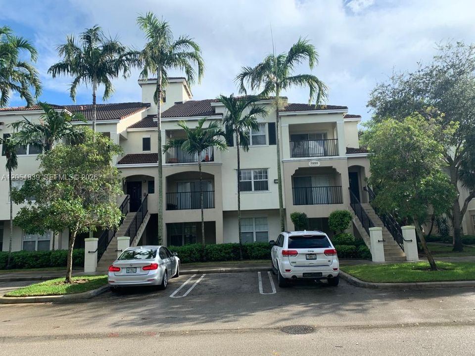 For Rent: $1,850 (1 beds, 1 baths, 885 Square Feet)