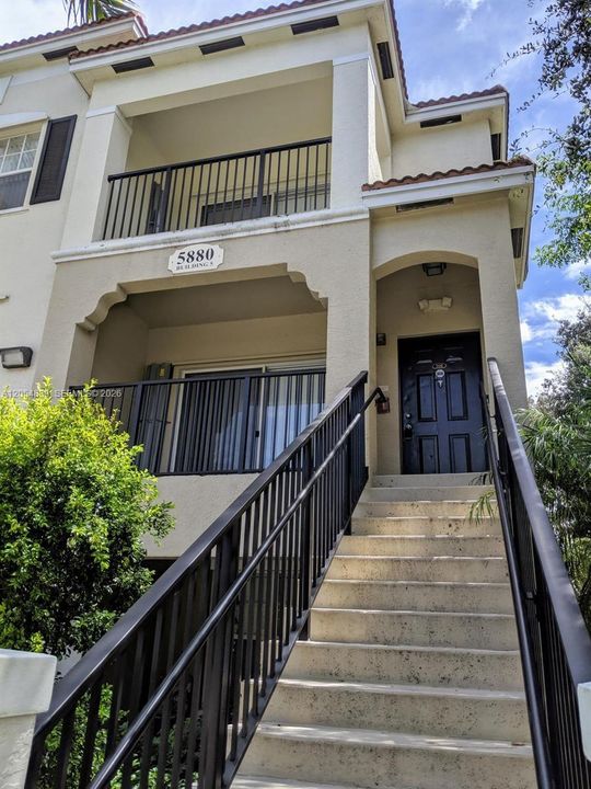 For Rent: $1,850 (1 beds, 1 baths, 885 Square Feet)