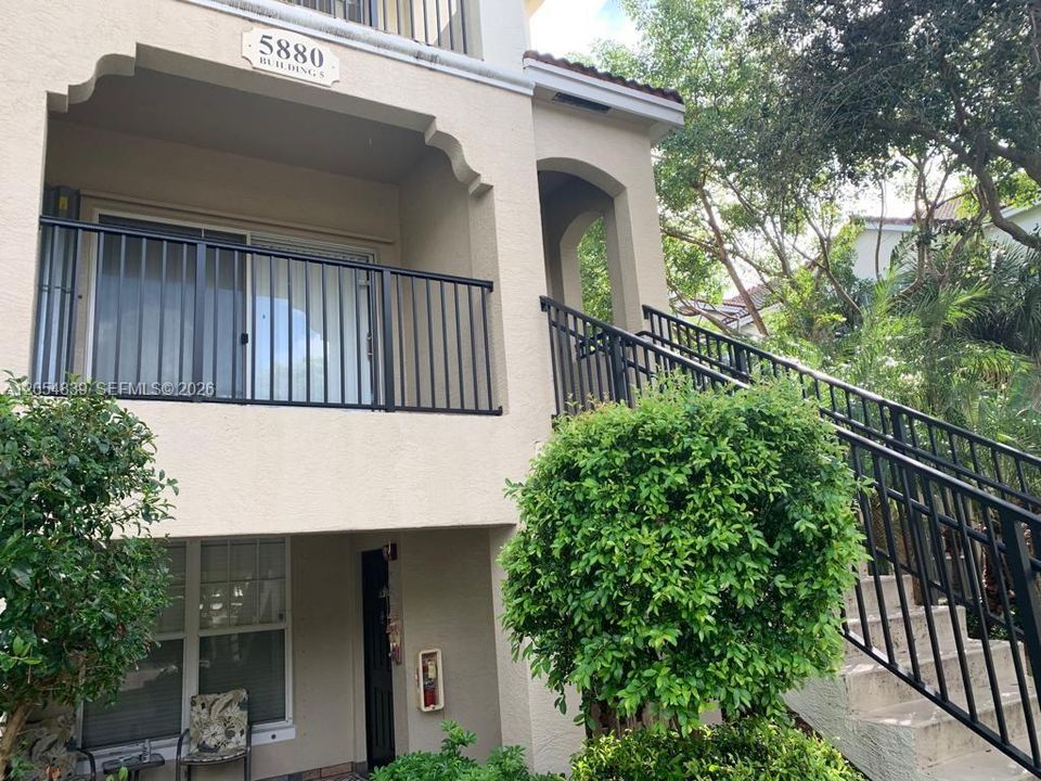 For Rent: $1,850 (1 beds, 1 baths, 885 Square Feet)