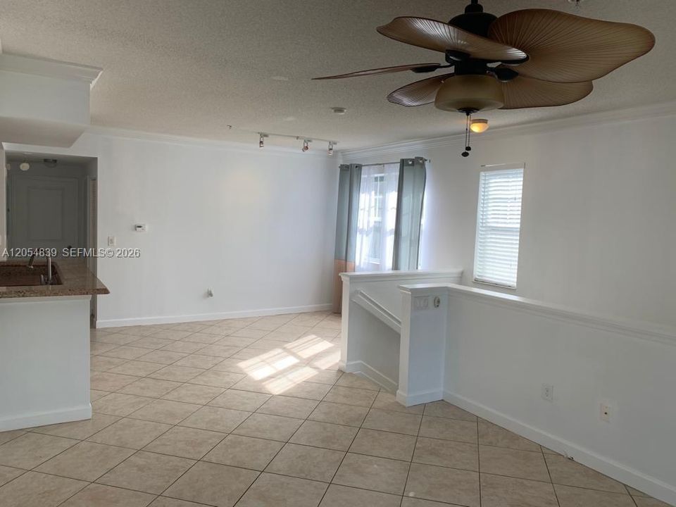 For Rent: $1,850 (1 beds, 1 baths, 885 Square Feet)