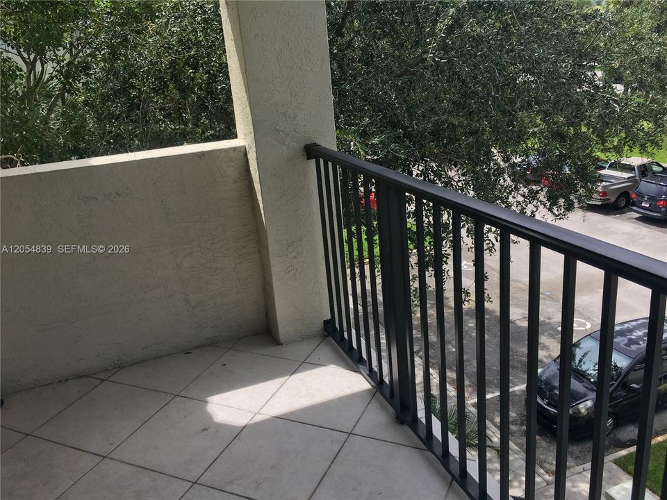 For Rent: $1,850 (1 beds, 1 baths, 885 Square Feet)