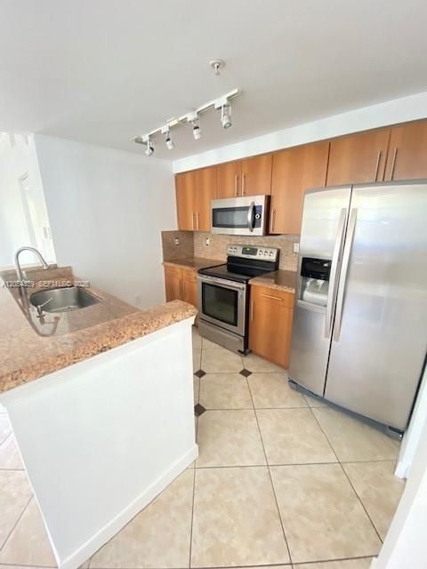 For Rent: $1,850 (1 beds, 1 baths, 885 Square Feet)