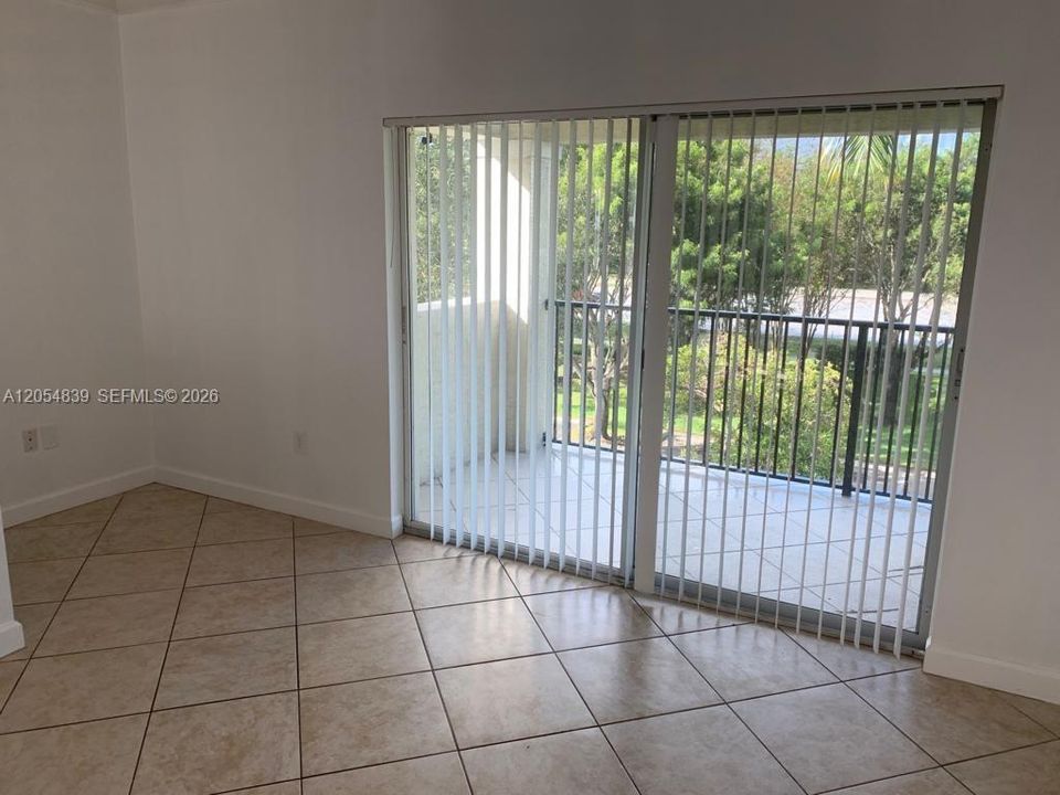 For Rent: $1,850 (1 beds, 1 baths, 885 Square Feet)