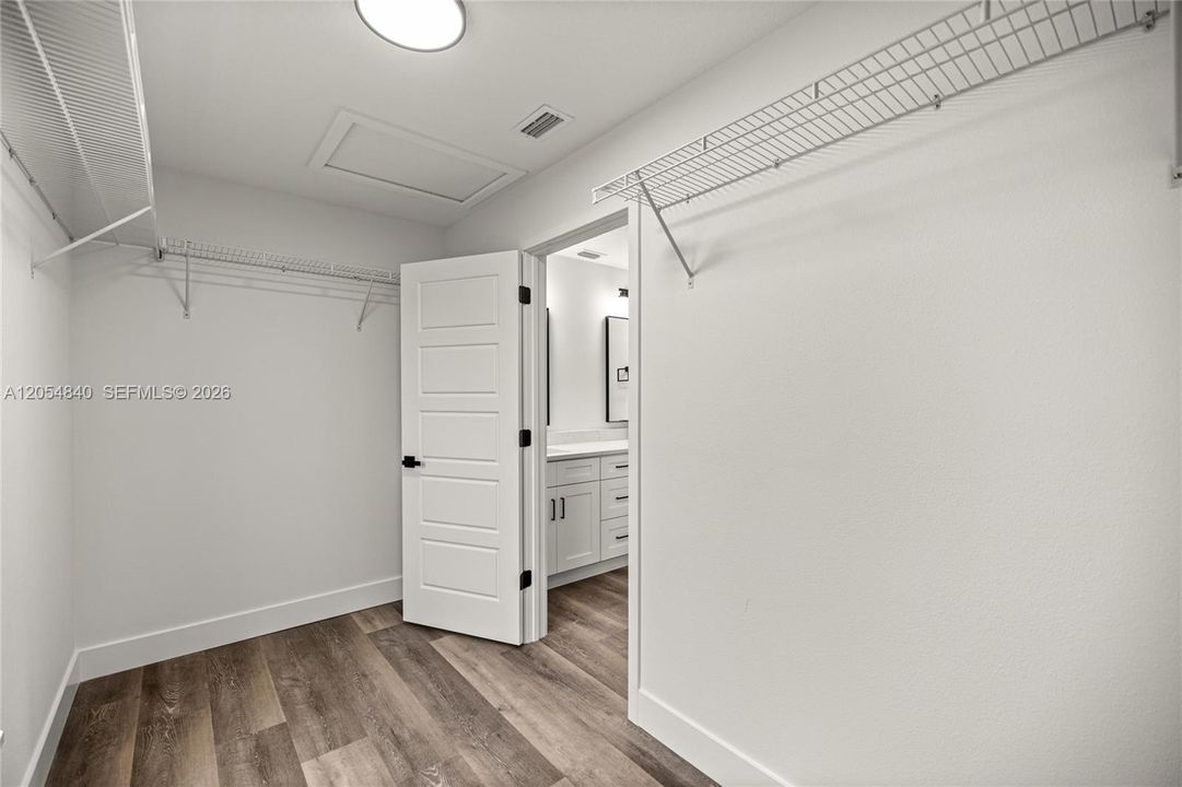 For Sale: $279,900 (3 beds, 2 baths, 1468 Square Feet)