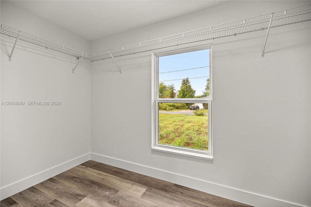 For Sale: $279,900 (3 beds, 2 baths, 1468 Square Feet)