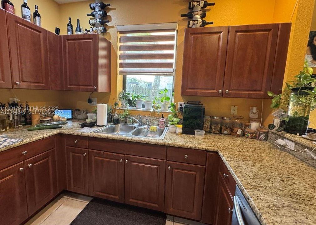 На продажу: $445,000 (3 спален, 2 ванн, 1706 Квадратных фут)