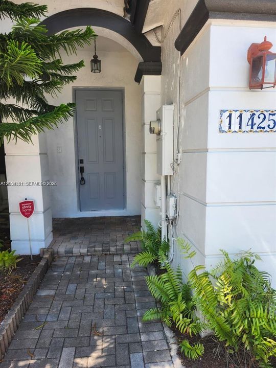 For Sale: $605,000 (3 beds, 2 baths, 1690 Square Feet)