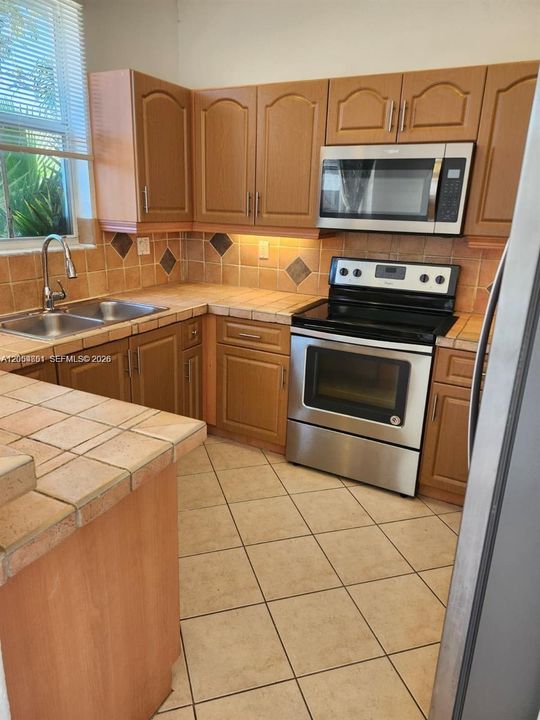 For Sale: $605,000 (3 beds, 2 baths, 1690 Square Feet)