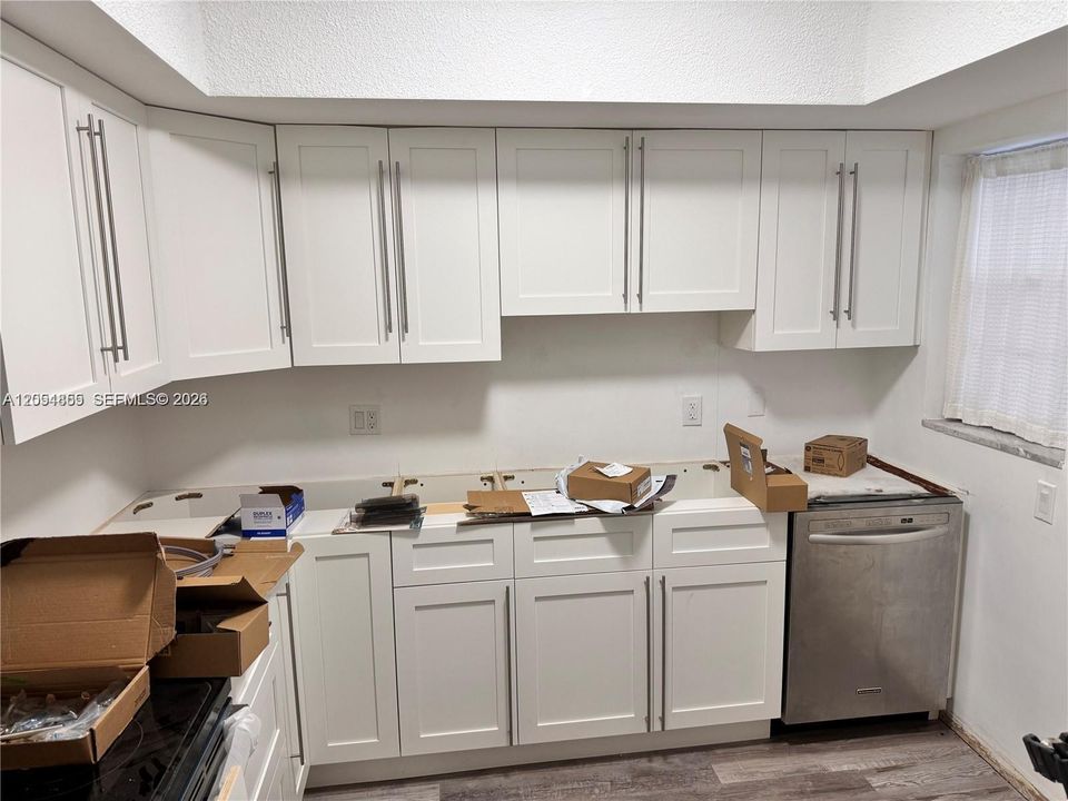 В аренду: $2,200 (2 спален, 2 ванн, 856 Квадратных фут)